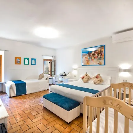 Atlantis Castelgandolfo Guest house