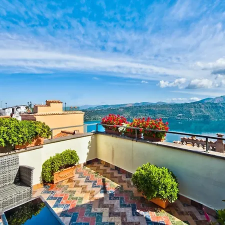 Atlantis Castelgandolfo Guest house