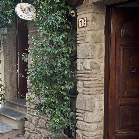 Atlantis Castelgandolfo Guest house